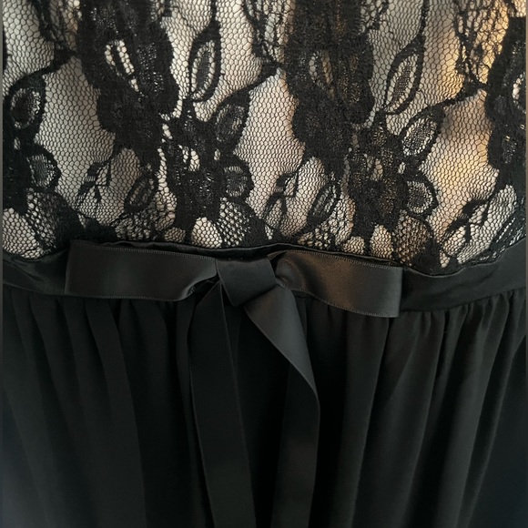 Cache Black Lace Formal Cocktail Spaghetti Strap Dress, 6 - Picture 3 of 5